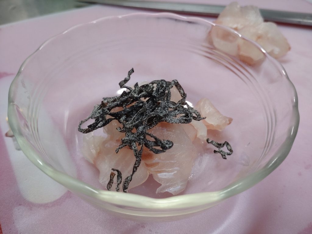 刺身に塩昆布