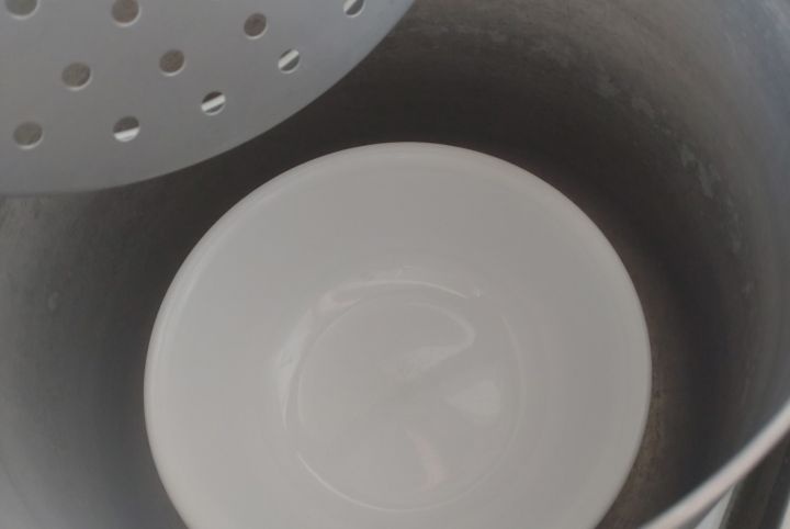 鍋底にお皿