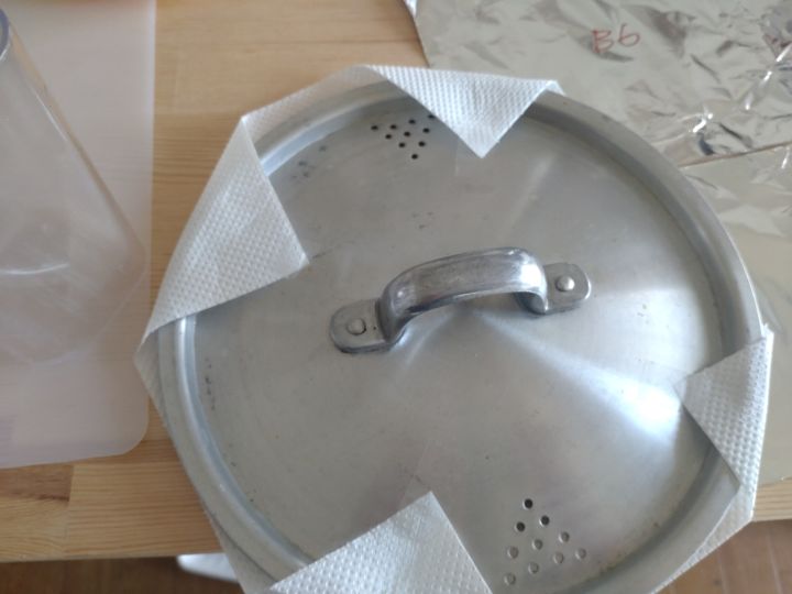 蓋にキッチンペーパー