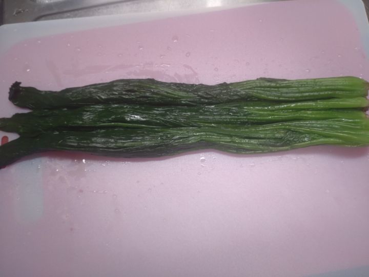 茹で上がり水気を絞ったほうれん草